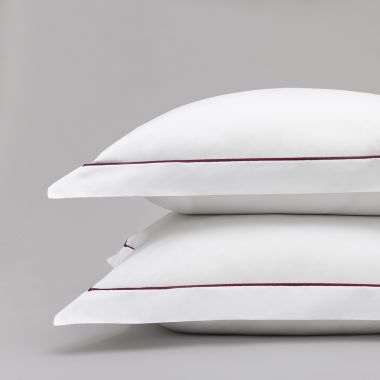 Taie d’oreiller en percale de coton 160 fils avec bourdon bordeaux