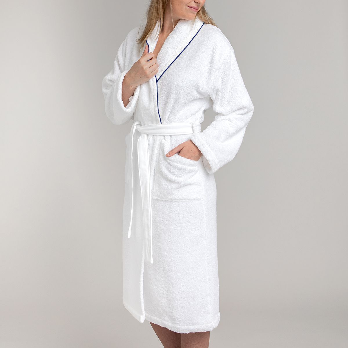 Plain shawl collar bathrobe with bourdon 450 gsm - white/blue