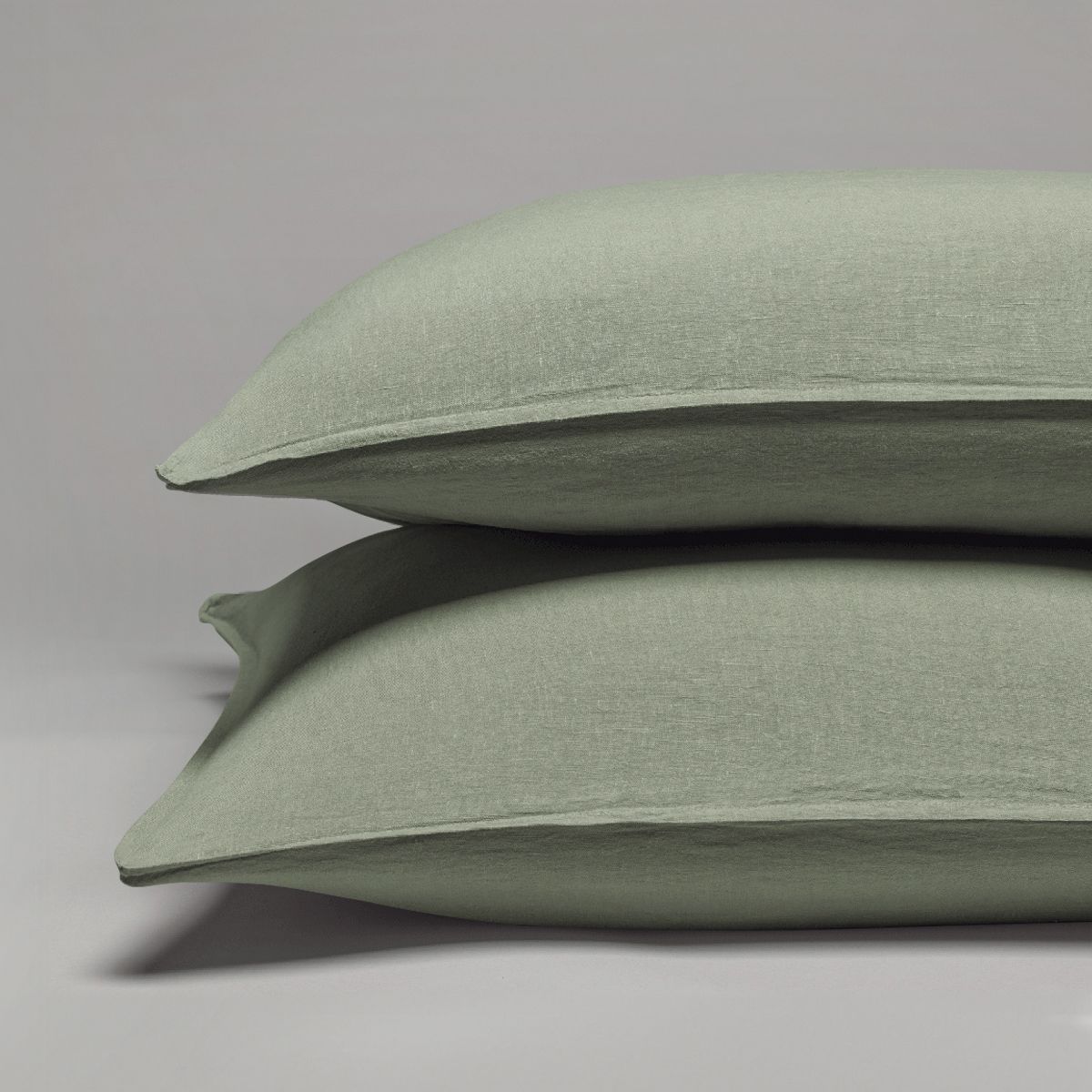 Pillow case in pure French washed linen - green