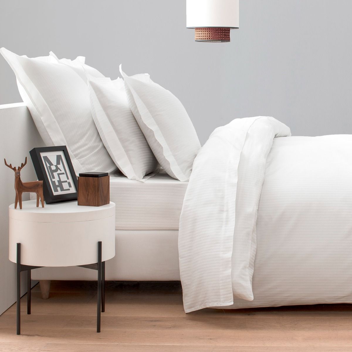 Fitted sheet in 120 thread count Egyptian satin cotton with stripes