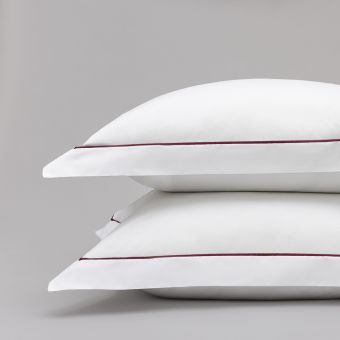 Taie d’oreiller en percale de coton 160 fils avec bourdon bordeaux