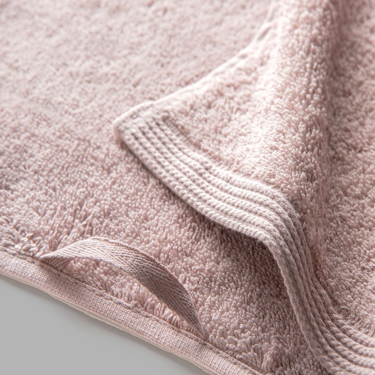 Serviette en coton peigné 580 gsm - rose poudrée