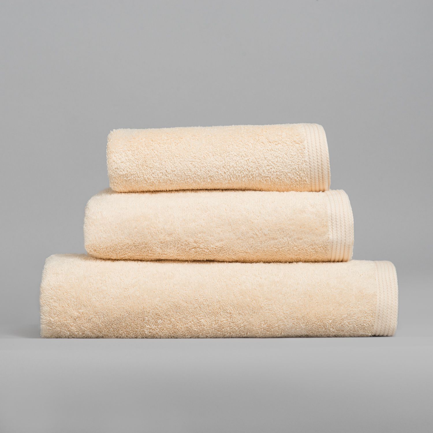 Serviette en coton peigné 580 gsm - écru