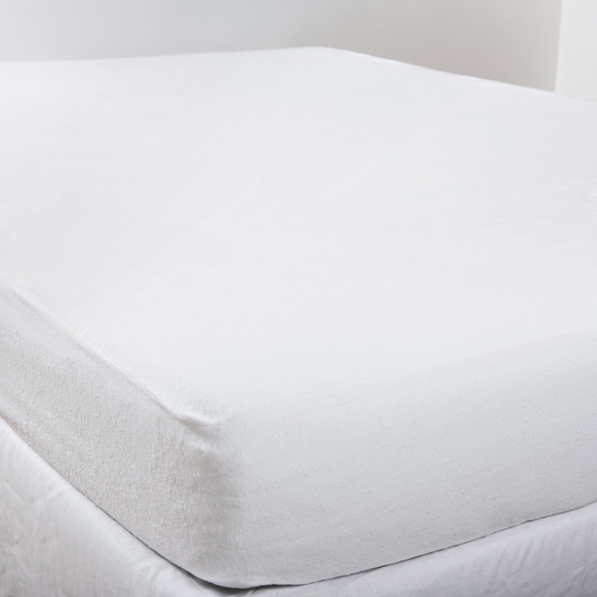 Antibacterial quilted mattress cover
